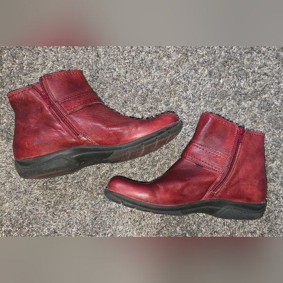 Clarks Ankle Boots, Red, Leather Upper, Womens Size 7 - Picture 5 of 9